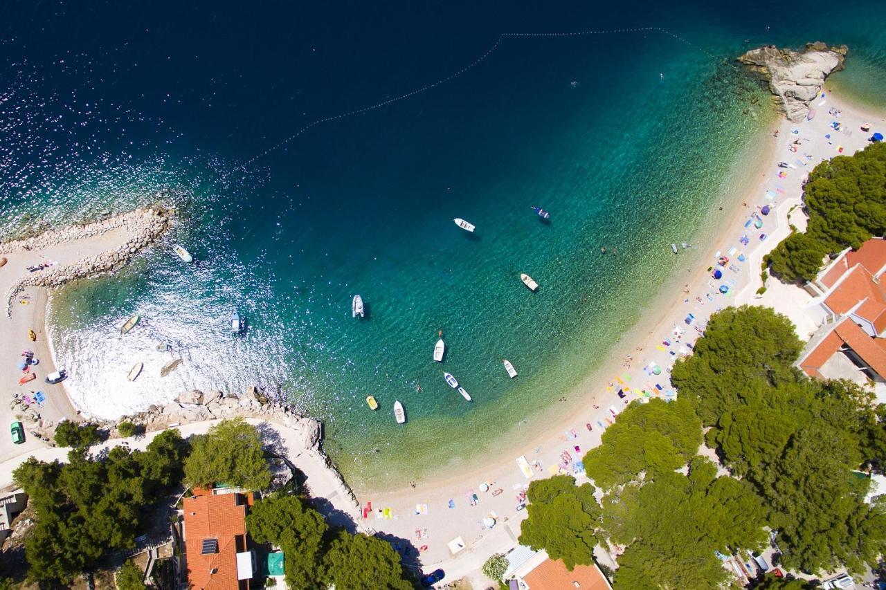 Apartments By The Sea Brela, Makarska - 16065 Buitenkant foto