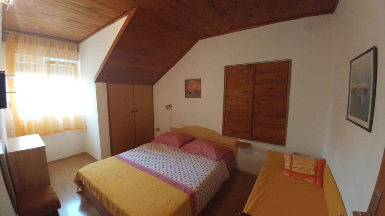 Apartments By The Sea Brela, Makarska - 16065 Buitenkant foto