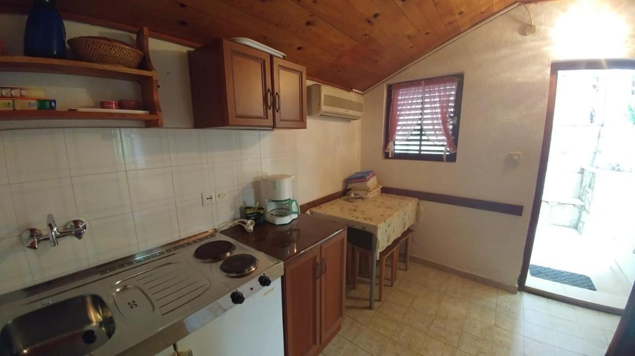 Apartments By The Sea Brela, Makarska - 16065 Buitenkant foto